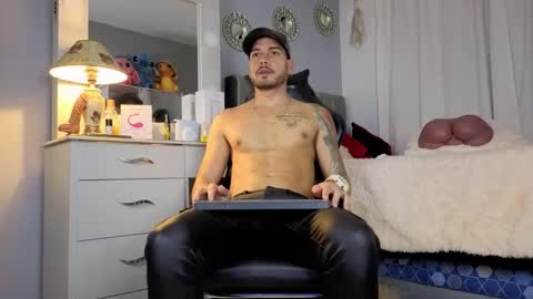 Snapshot of kenfenty chatting on 01-15-26, 01:21 Chriss Morales online show from 01-15-26, 01:21