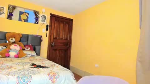 Kenia online show from 06-22-26, 06:16