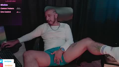Snapshot of kenllyhot chatting on 04-28-26, 10:26 Kenlly online show from 04-28-26, 10:26