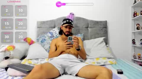 Snapshot of kenny_jackson_2025 chatting on 02-12-26, 04:29 kenny and Ian online show from 02-12-26, 04:29