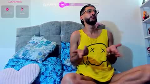 Snapshot of kenny_jackson_2025 chatting on 02-17-26, 03:03 kenny and Ian online show from 02-17-26, 03:03