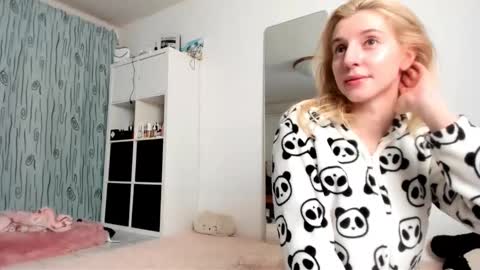 Kenzie online show from 01-11-25, 05:20