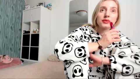 Kenzie online show from 01-26-25, 05:02