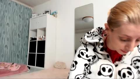 Kenzie online show from 02-06-25, 05:03