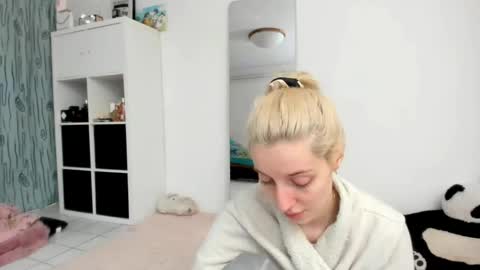 Kenzie online show from 05-24-26, 01:38
