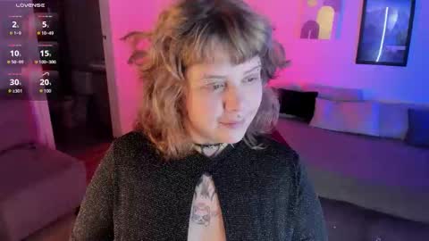 Kenzie online show from 09-29-25, 04:06