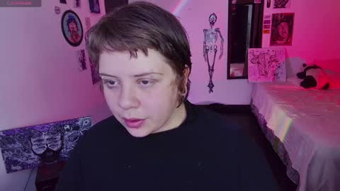 Snapshot of kenziesharik chatting on 05-31-26, 10:44 Kenzie online show from 05-31-26, 10:44