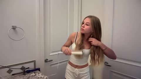 kenziesmithh online show from 10-03-25, 09:23