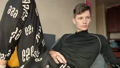 Snapshot of kevin_hornyyy chatting on 06-18-26, 12:20 kevin online show from 06-18-26, 12:20