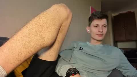 Snapshot of kevin_hornyyy chatting on 06-19-26, 12:42 kevin online show from 06-19-26, 12:42