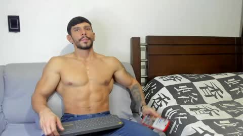 Snapshot of kevin_malone22 chatting on 06-08-26, 09:26 kevin_malone22 online show from 06-08-26, 09:26