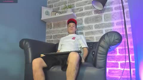 Snapshot of kevinn_blue chatting on 12-02-25, 09:32 Sexy Hot Kevin online show from 12-02-25, 09:32
