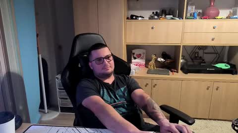 Kevinn online show from 10-18-25, 07:03