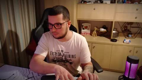 Kevinn online show from 12-20-25, 09:33