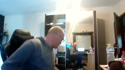 Snapshot of kevintje031987 chatting on 05-18-26, 02:01 kevintje031987 online show from 05-18-26, 02:01
