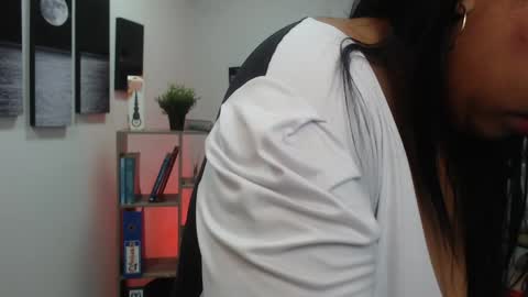 Snapshot of keylathomson chatting on 01-06-25, 11:40 Keyla online show from 01-06-25, 11:40