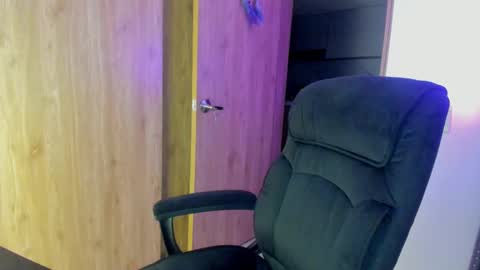 Laura online show from 02-12-25, 04:12