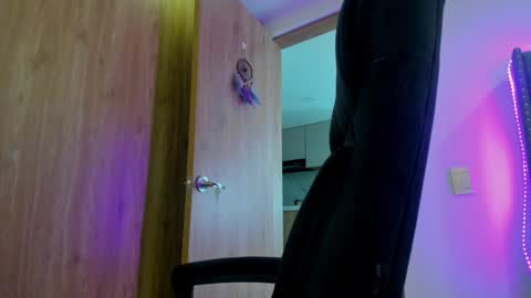 Laura online show from 02-14-25, 04:09