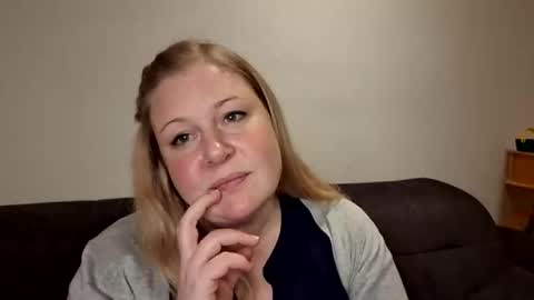 khaleesi0890 online show from 11-09-25, 05:22