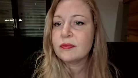 khaleesi0890 online show from 11-11-25, 06:52