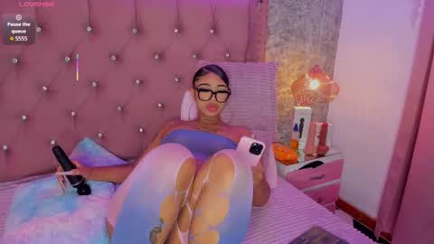 Khelany Isyy  online show from 11-25-25, 02:39