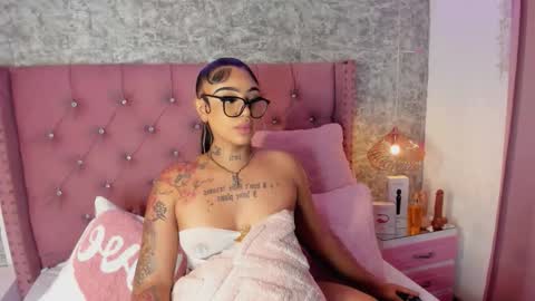 Khelany Isyy  online show from 02-21-26, 01:56