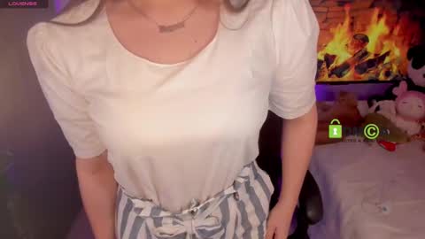Snapshot of khionebesset chatting on 12-02-24, 04:42 Khi.  online show from 12-02-24, 04:42