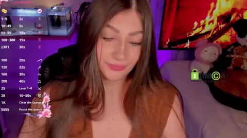 Snapshot of khionebesset chatting on 12-29-24, 08:55 Khi.  online show from 12-29-24, 08:55