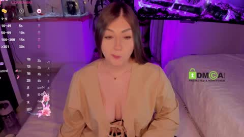 Snapshot of khionebesset chatting on 01-12-25, 07:11 Khi.  online show from 01-12-25, 07:11