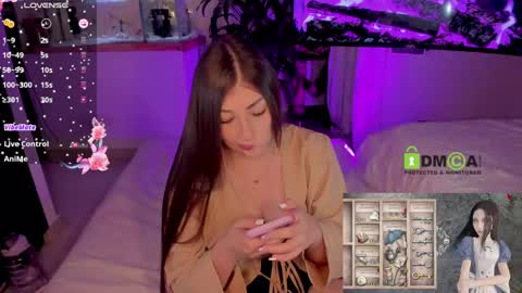 Snapshot of khionebesset chatting on 01-12-25, 10:12 Khi.  online show from 01-12-25, 10:12