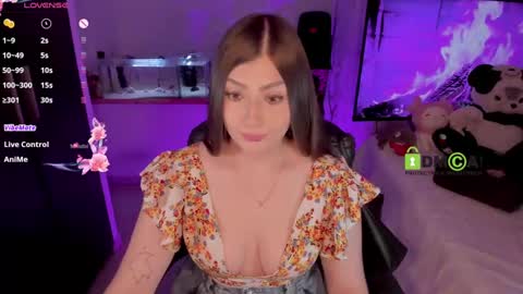 Snapshot of khionebesset chatting on 01-15-25, 06:33 Khi.  online show from 01-15-25, 06:33