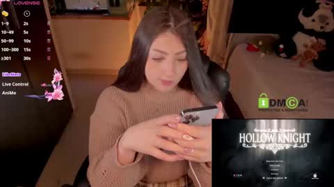 Snapshot of khionebesset chatting on 02-20-25, 05:01 Khi.  online show from 02-20-25, 05:01