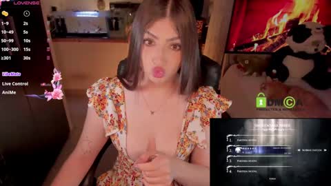 Snapshot of khionebesset chatting on 02-21-25, 08:07 Khi.  online show from 02-21-25, 08:07