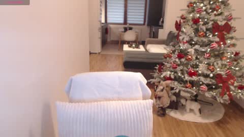 Khloe online show from 12-06-24, 01:11