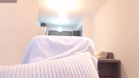 Khloe online show from 03-06-25, 05:11