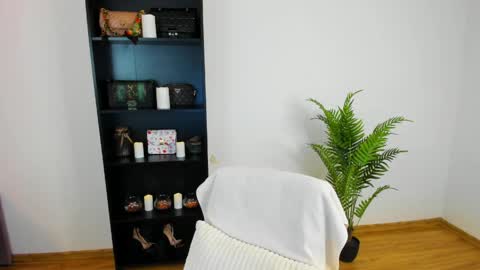 Snapshot of khloe_star chatting on 04-30-26, 02:45 Khloe online show from 04-30-26, 02:45