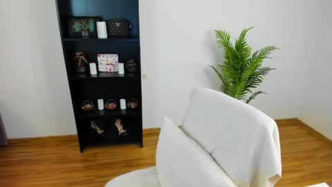 Snapshot of khloe_star chatting on 05-28-26, 03:53 Khloe online show from 05-28-26, 03:53