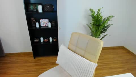 Snapshot of khloe_star chatting on 06-01-26, 02:52 Khloe online show from 06-01-26, 02:52