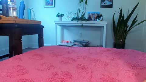 Khloe online show from 03-02-26, 08:48