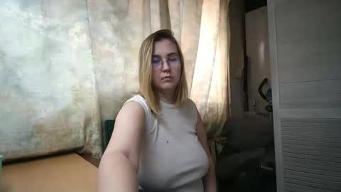 kianna_dior_ online show from 02-05-25, 01:00