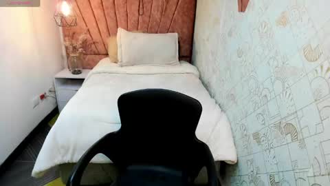 kiara Cruz online show from 04-29-26, 07:53