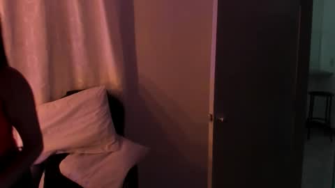 Snapshot of kiara_johnsonn chatting on 11-30-25, 01:37 Kiara Johnsonn online show from 11-30-25, 01:37