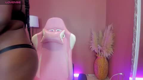 Snapshot of kiaraadvani_ chatting on 09-21-25, 01:35 Kiara online show from 09-21-25, 01:35