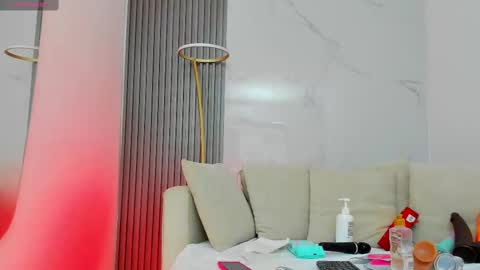 kiaratentation online show from 10-22-25, 07:35