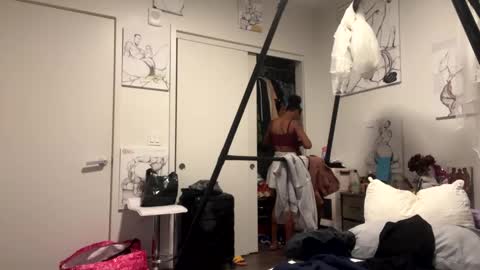 HunneysPlayRoom online show from 12-30-24, 10:10