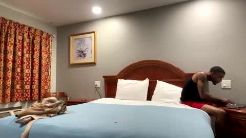 HunneysPlayRoom online show from 12-31-24, 04:14