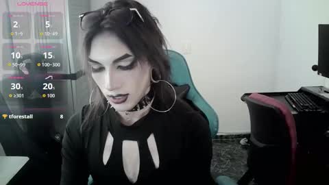 Snapshot of kiiller_queen chatting on 09-17-25, 04:52 kenny online show from 09-17-25, 04:52