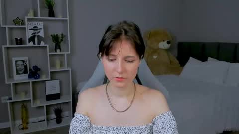 Kika online show from 04-22-26, 08:28