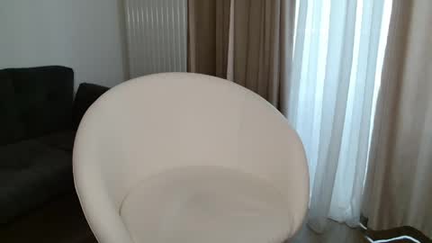 Snapshot of kiki_akai chatting on 05-08-26, 04:18 Ada online show from 05-08-26, 04:18