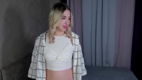 Bella online show from 11-23-25, 03:12